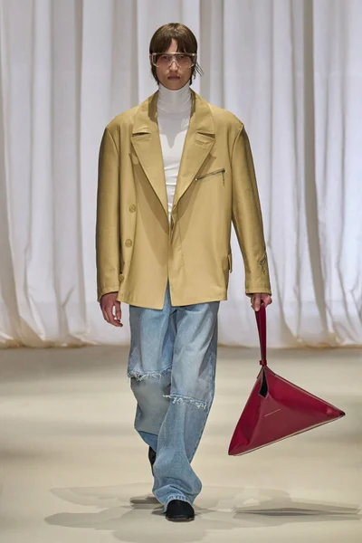 Look 13